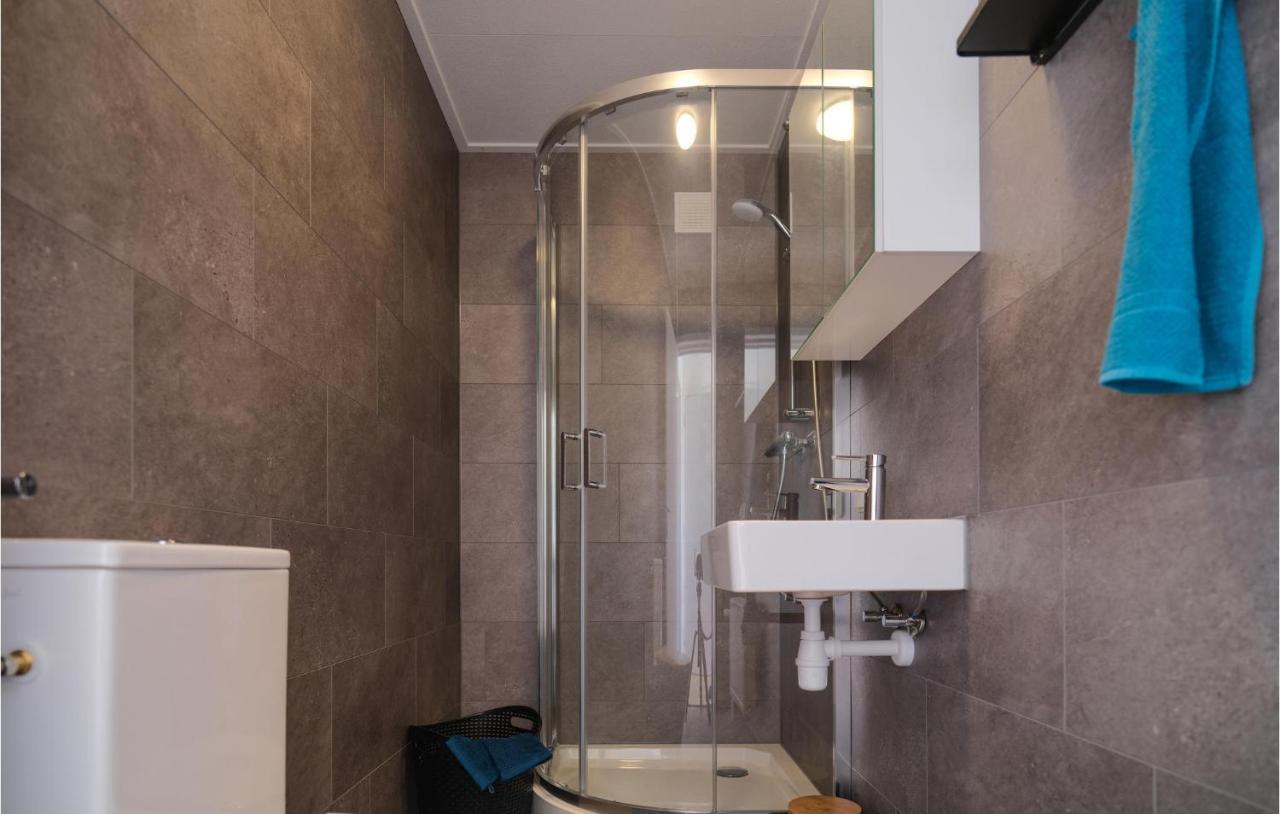 Nice Home In Heinkenszand With Sauna Экстерьер фото